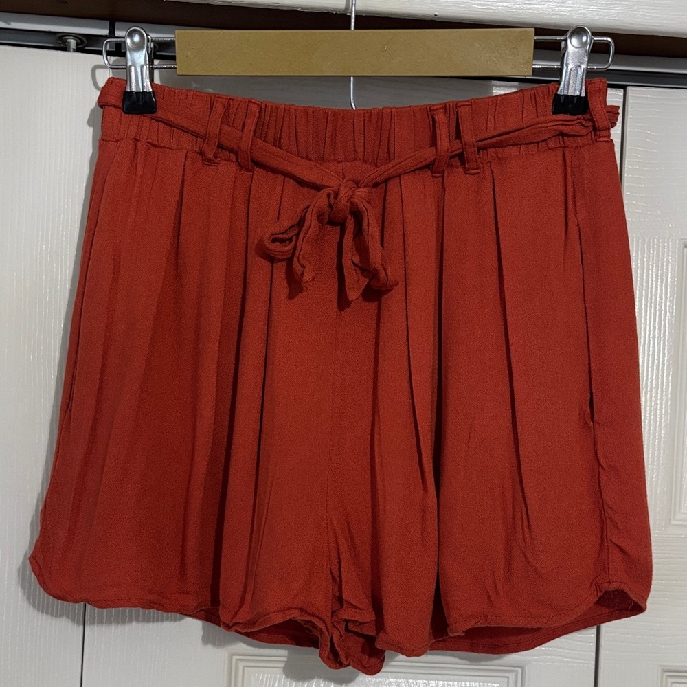 Women’s Rust Pleated Shorts